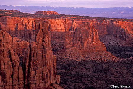 Colorado National Monument Kissing Couple